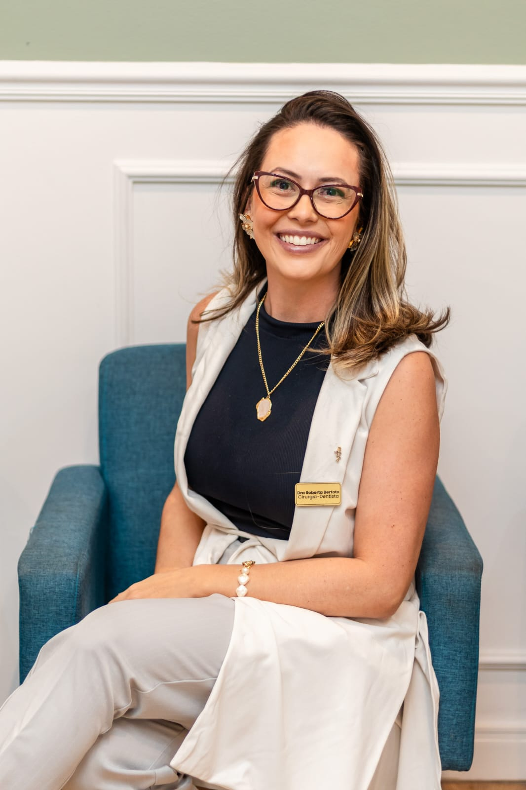 Dra. Roberta Bertoto, cirurgiã-dentista e proprietária